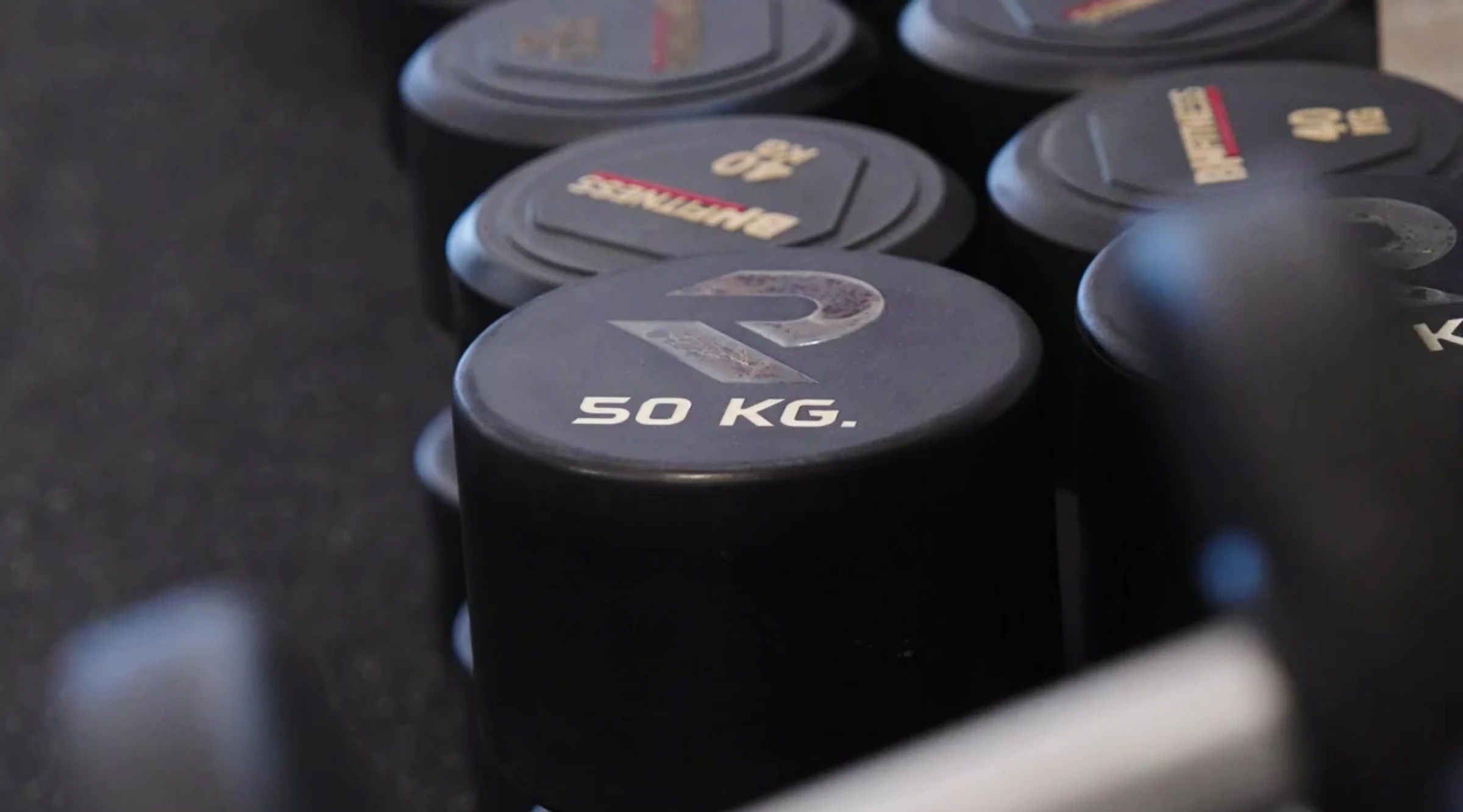 Free weights and strength training area at Club Fit Javea