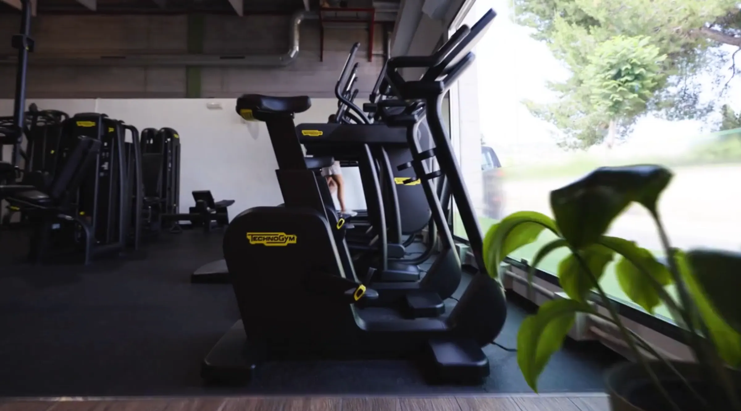 Virtual cycling and walking with Technogym cardio equipment in Javea